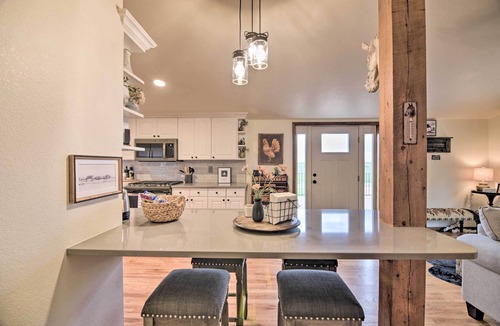 Timnath Apartment | Lovely Barn Loft w/Mountain Views on Horse Estate