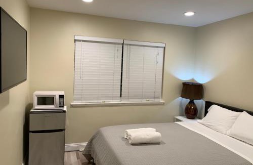 Southeast Anaheim House | Lovely Room in Private House near Disneyland
