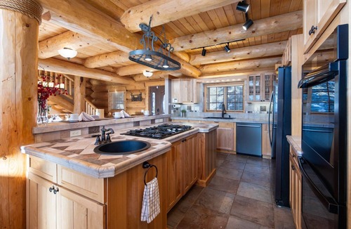 Westridge Ski Chalet | Luminary Log Chalet | Seclusion & Skiing Nearby, Private Hot Tub
