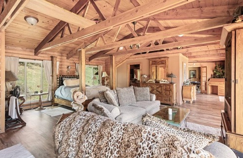 Mount Vernon Cabin | Lux Log cabin Golden, Events, Family gatherings, Red Rock concerts, skiing