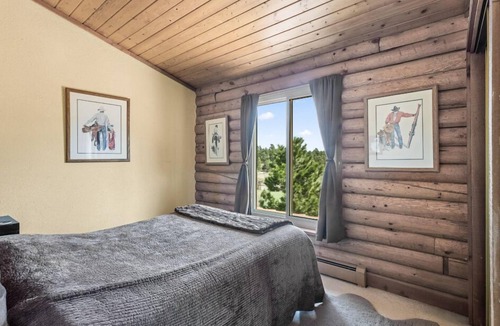 Mount Vernon Cabin | Lux Log cabin Golden, Events, Family gatherings, Red Rock concerts, skiing