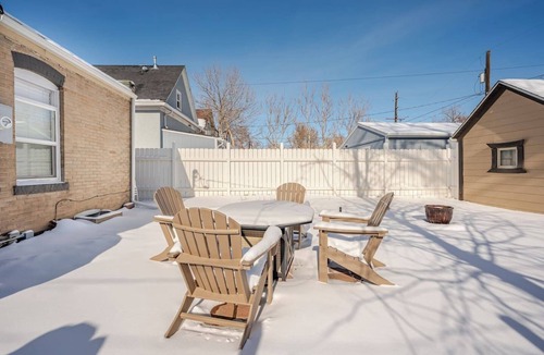 Sunnyside House | Lux Sunnyside 2B/2B Loaded w Creature Comforts