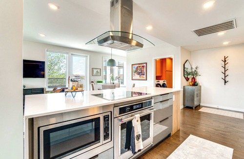 Fort Collins Condo | Luxe Condo on Linden St in Old Town Fort Collins