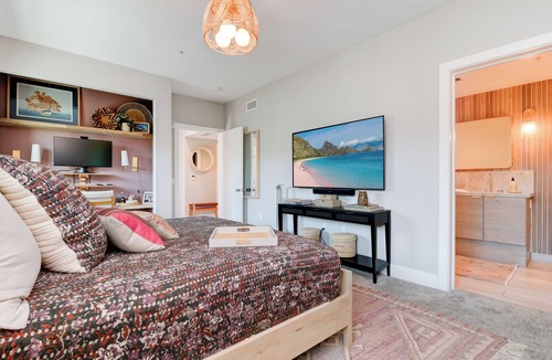 Point Loma Condo | Luxe Designer Condo, Top Floor, Dual Master, Walk to Harbor in Point Loma SD