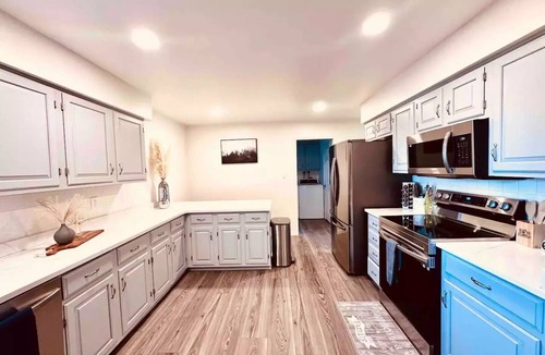 Castlewood House | Luxe Escape in DTC < Sleep 16 > Hot Tub, Fire Pit, Game Room & Home Gym