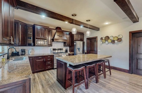Gypsum House | Luxe home on Gypsum Creek Golf Course with fireplace and mountain views