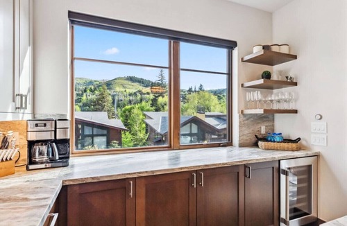 Avon Villa | LUXE Riverfront Mountain Retreat | Walk to Gondola