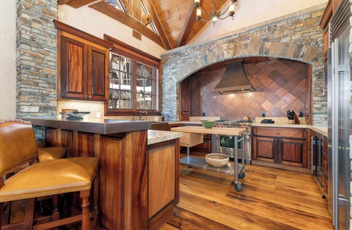Mountain Village Cabin | Luxurious 3-Bedroom Summit Residence in Telluride with Ski-In Ski-Out & Hot Tub!