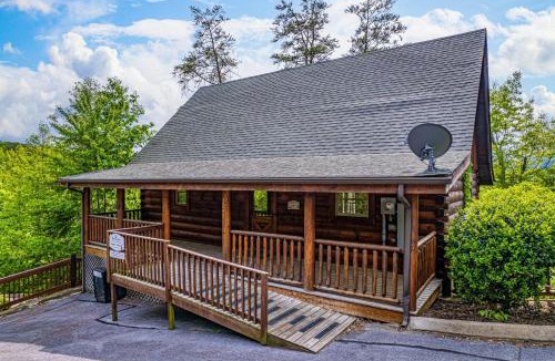 Sevierville House | Luxurious Log Cabin Nestled in the Great Smoky Mountains