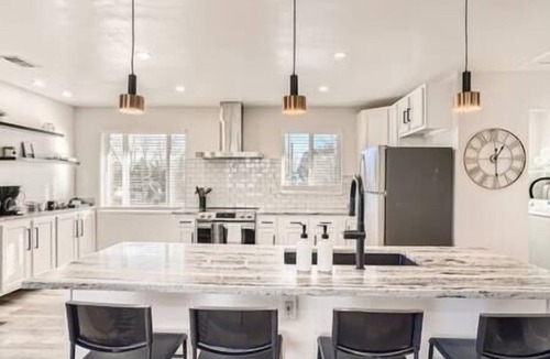 Barths House | Luxurious & Modern! Sauna, Great Neighborhood, West Denver