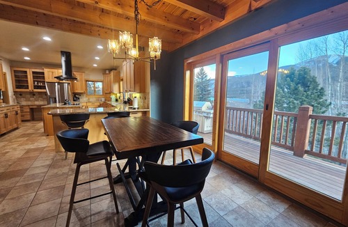 Twin Lakes House | Luxurious retreat with grand views of Twin Lakes and the Sawatch Mountain Range