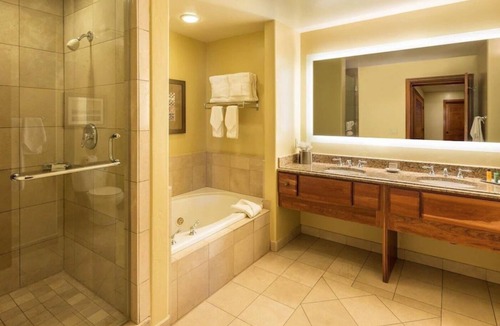 Peak 9 Hotel | Luxurious Valdoro Mountain Lodge. Cozy 3 bedroom and 3 bath (sleeps 8)