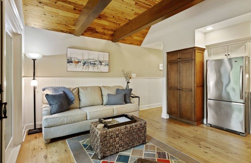 West Beach Village Condo | Luxury 1 bedroom in West Beach Kiawah, Walk to Beach & Golf!