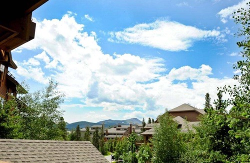 Christie Heights Condo | Luxury 1BR MTN Thunder ski-in condo w/hot tubs & pools - walk to & gondola!