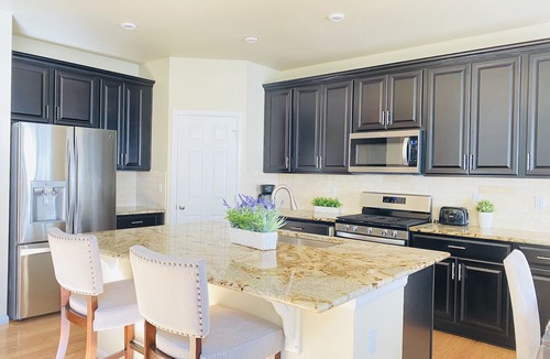 Cottonwood House | Luxury 4 bedroom single family home located in a decent neighborhood