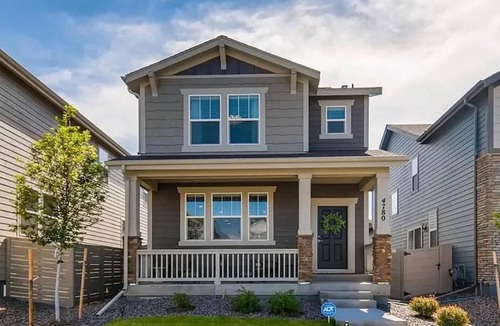 Gateway House | LUXURY 4BR + 2 CAR GARAGE RETREAT IN PRIME LOCATION.DENVER