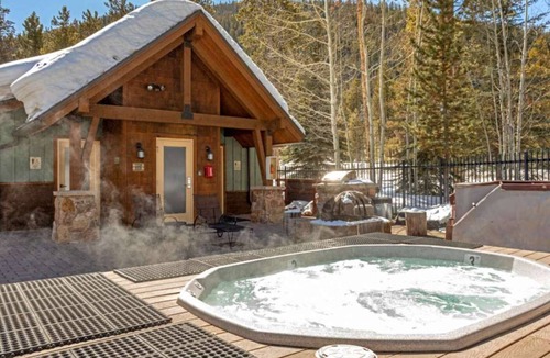 Lakeside Village Condo | Luxury 4BR Ski Condo |2 Fireplaces |Hot Tub |Near Keystone Lifts |Mountain & River Views