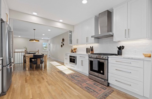 Berkley House | Luxury 5BR House, Hot Tub, Games, Movie Room & Yard