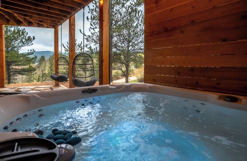 Bailey House | Luxury A-Frame | Hot Tub | Salt Room | Mountain Views | 50 Min Red Rocks | 3BR