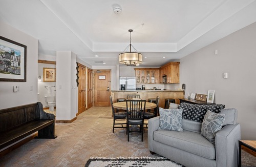 Mount Crested Butte Condo | Luxury Base Area Retreat with Sweeping Mountain Vista: Trails, Pool, Hot Tub