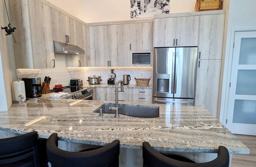Avon Condo | Luxury Condo w/FREE WiFi, Parking, Heated Pool, Hot Tubs, Skier Shuttle