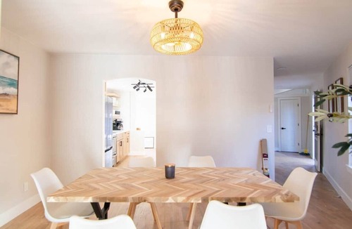 Hale House | luxury Home In Great Location