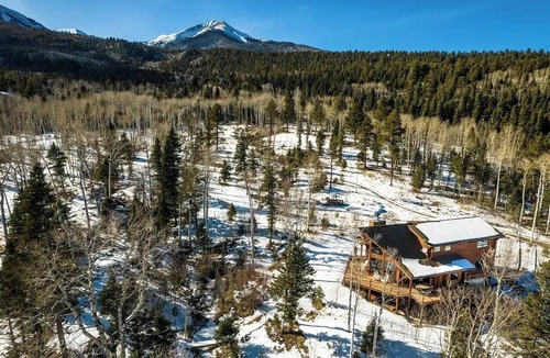 Westcliffe Cabin | Luxury log cabin on 35 ac with hot tub