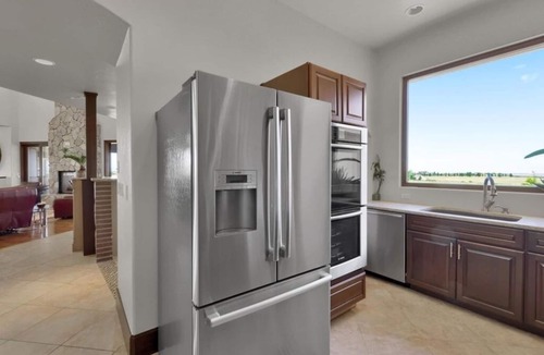 Parker Villa | Luxury Mansion Retreat, Sleeps 16+ ,Panoramic VIEWS 36 Acre Land .in the city .