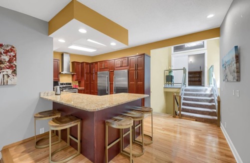 Downtown Minneapolis House | Luxury Minneapolis Retreat: Large Groups, Weddings & Family Gatherings