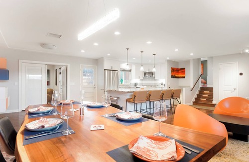 Scenic Heights House | Luxury Oasis Getaway, Hot Tub, Pet's and Park's