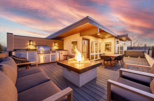 Sloan Lake House | Luxury Oasis Heated Pool Rooftop Spa Fire Pits