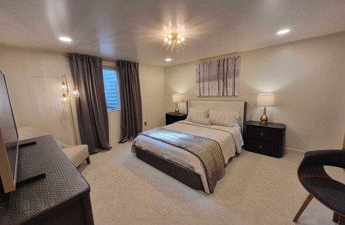 Green Mountain House | Luxury Remodel - Entertainers Dream - 5 mi to Red Rocks - 4bed/3ba