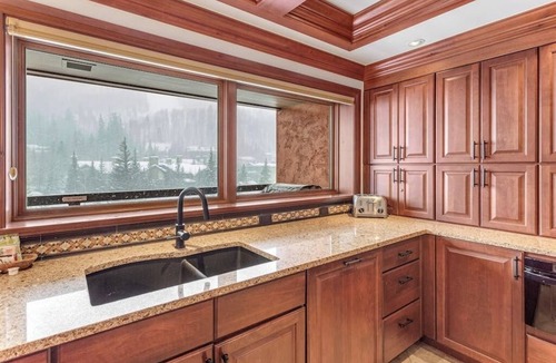 Vail Ski Chalet | Luxury ski-in/ski-out condo w/fireplace, fast WiFi, shared pool/hot tub/laundry