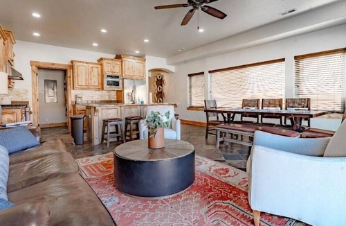 Moab House | Luxury Vacation Home 4-BED M20 - 4 master suites and 4.5 bathrooms
