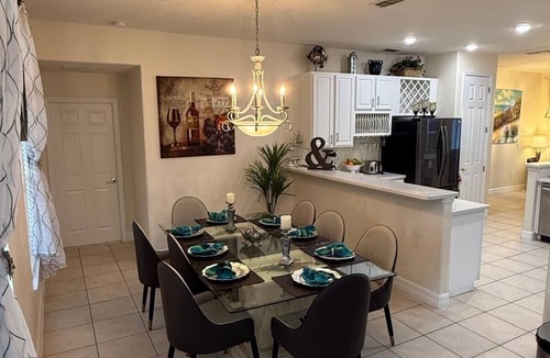 West Kissimmee House | Luxury Villa Disney 2 mls 7BR 40 ft Pool, Huge Spa, Cinema, Lake Views, Slps 16.