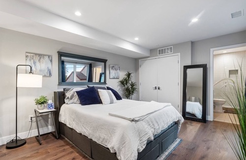 Sunnyside Apartment | LuxuryDenver 750 Sq. Ft. Private Suite + Hot Tub - Downtown Denver