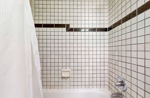 West End Cabin | Main Street gem - pool & hot tub - walk to lifts, dog-friendly, second floor