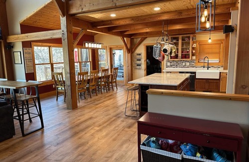 Inver Grove Heights House | Majestic views of the river, bald eagles & more. Hot tub! Fragrance free home.