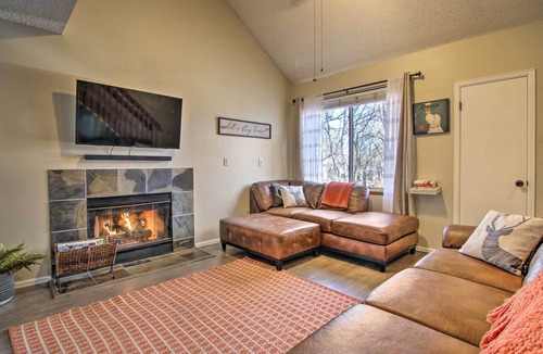 Manitou Springs Condo | Manitou Springs Escape w/A/C & Private Deck!