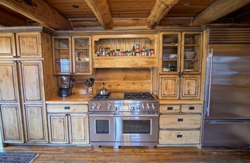 Fairway Meadows House | Mark Twain Lodge by Mountain Vacation Lodging - Luxury Cabin with Hot Tub & Gourmet Kitchen