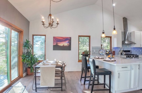 Kings Valley House | Marvelous 4-bedroom house with Hot Tub in Conifer perfect for your getaway