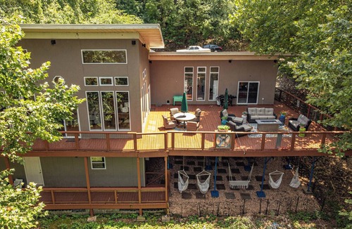 Springdale House | Massage Chair/Skiball/Darts/shuffelboard/foosball/slerps 24