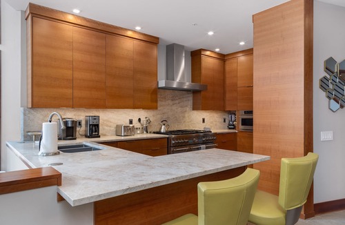 Mountain Village House | MEADOWS RUN MODERN- Effortless ski access, hot tub, and San Sophia views