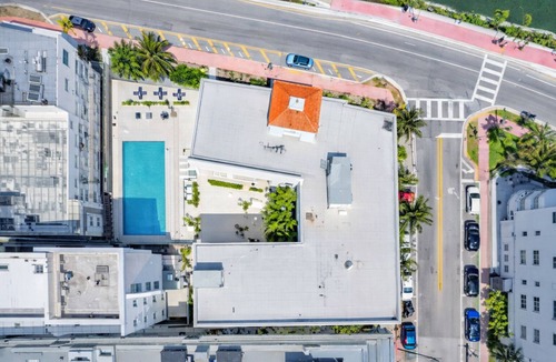 Mid Beach Apartment | Miami Studio Comfort Close to the Shore