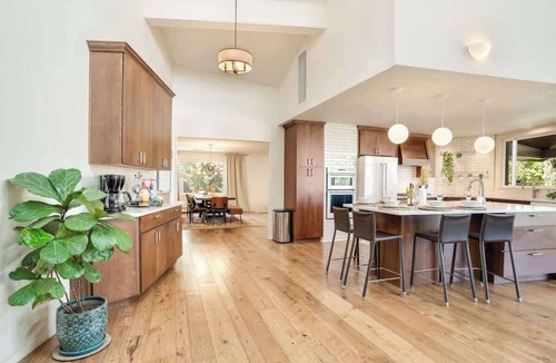 Westcliff and Cambridge House | Mid-Century Escape w/Hot Tub & Arcade Fun
