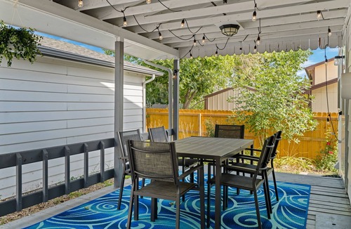 Walnut Grove House | Mid-century modern - Spacious - Patio & BBQ
