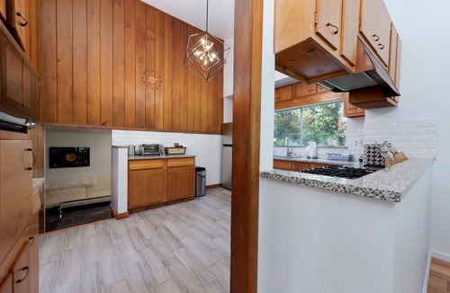 Durango House | Mid Century Mtn Home and a cabin on 3 acres - 10 Min to DGO - AC-Hot Tub