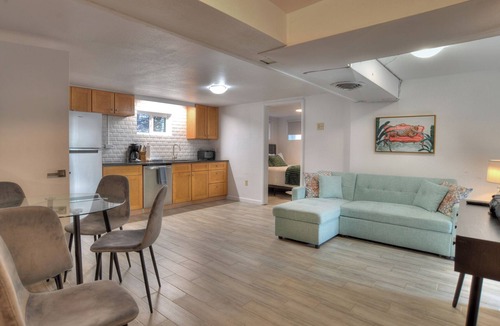 Durango House | Mid Century Mtn Home and a cabin on 3 acres - 10 Min to DGO - AC-Hot Tub