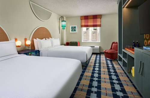 Downtown Denver Hotel | Mile High Downtown Stay | Retro Rooms Near Major Venues | Mall & Dining Nearby