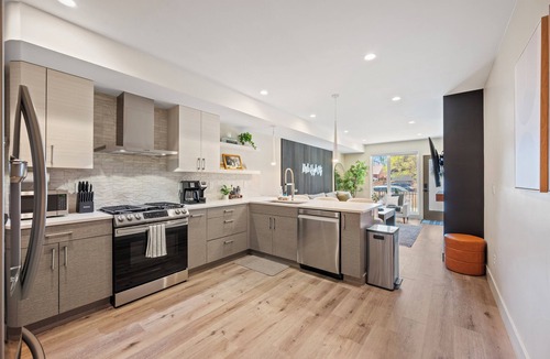 West Colfax House | Mile High Hideaway - Rooftop Mtn Views + Game Room